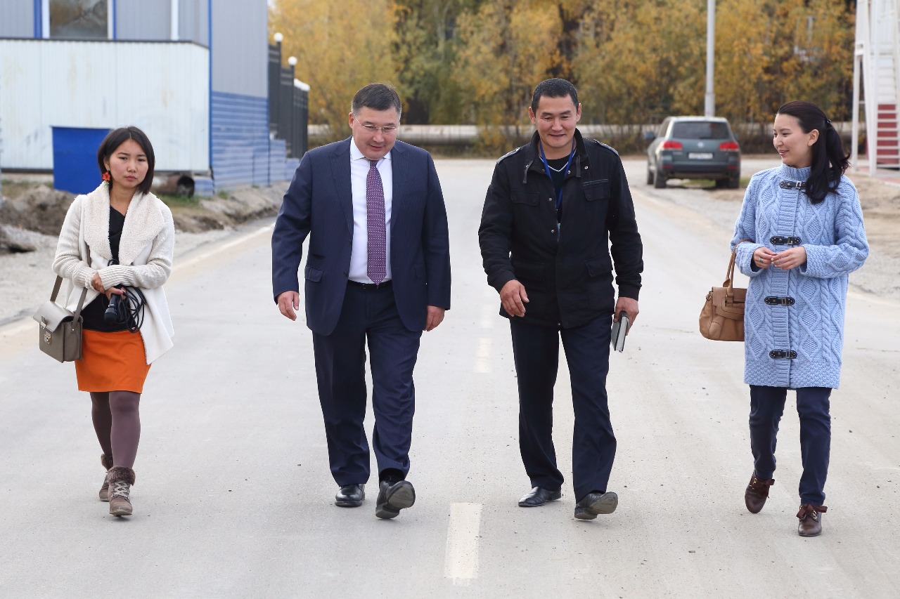 Аэропорт «Якутск» заасфальтировал улицу Комарова