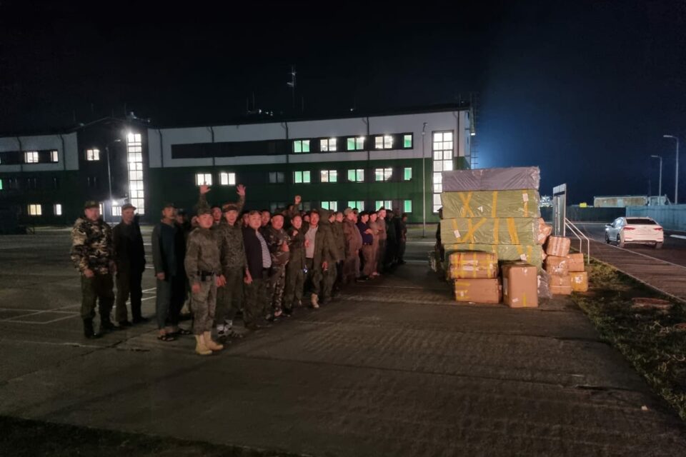 Мобилизованным якутянам передали первые комплекты допобмундирования Мобилизованным якутянам передали первые комплекты допобмундирования