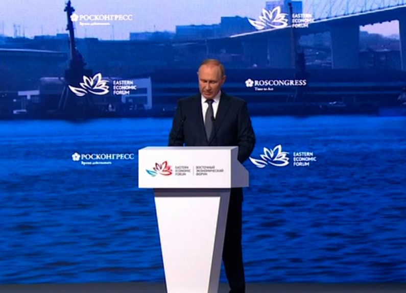 Владимир Путин поручил продлить программу дальневосточной ипотеки до 2030 года