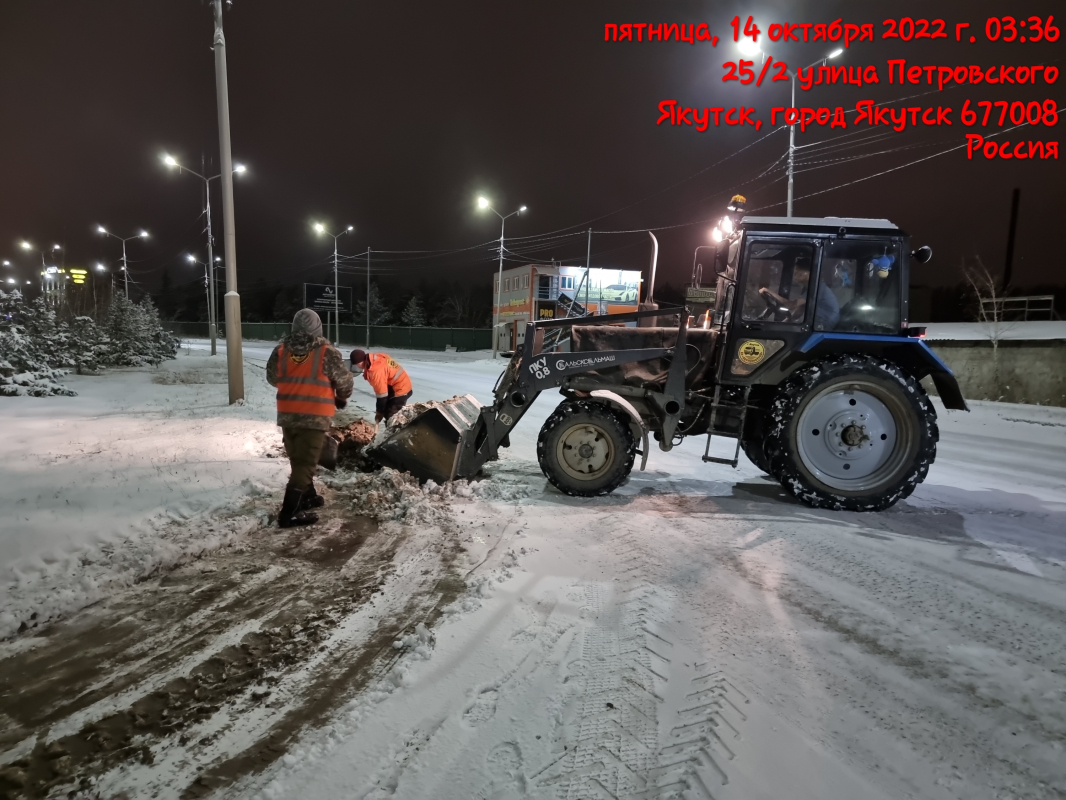 В Якутске продолжают уборку и вывоз снега в усиленном режиме