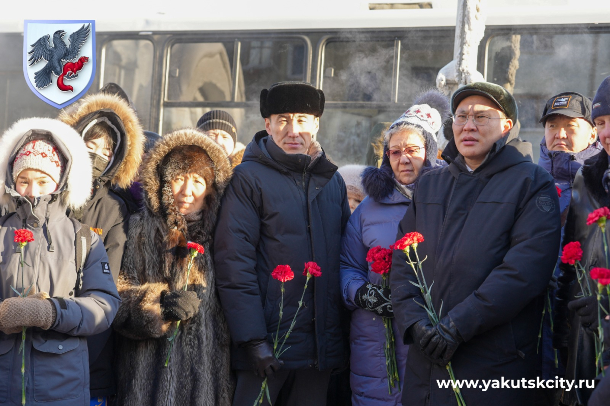 В Якутске возложили цветы к памятнику воинам-интернационалистам