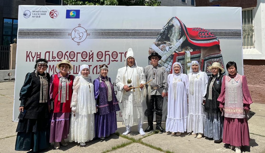 Эстетика конской нити: Выставка «Күн Дьөһөгөй» покоряет сердца монголов