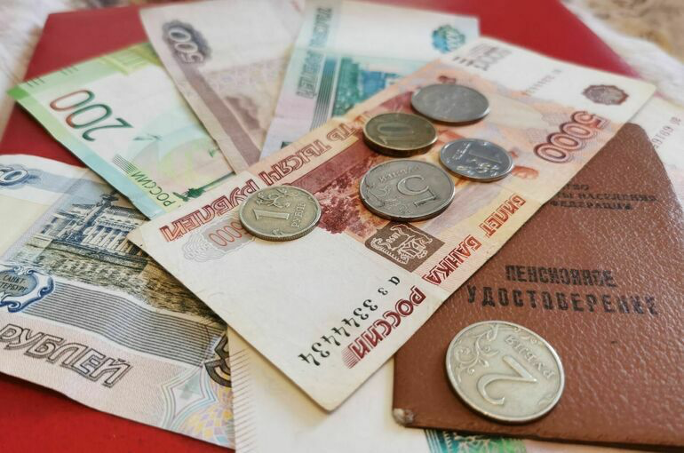 Пенсии в России предложили индексировать ежеквартально