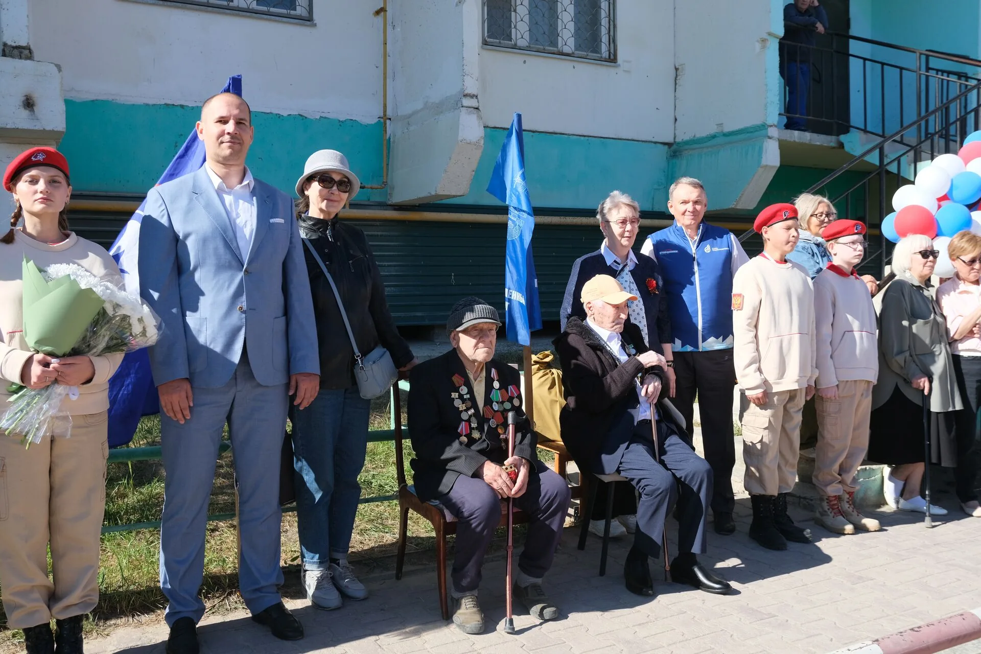 В Якутске «Вечный огонь» пришел во двор к ветеранам: акция «Поём двором»