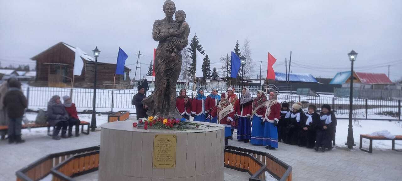 В селе Едяй Хангаласского улуса открыли Сквер матери