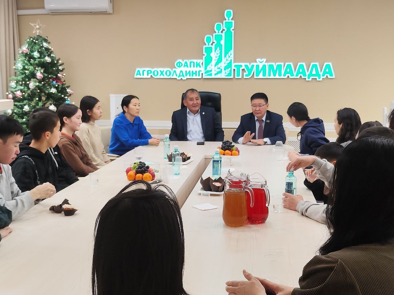 Сунтаар ыччата улахан хаһаайыстыбалар үлэлэрин көрдө