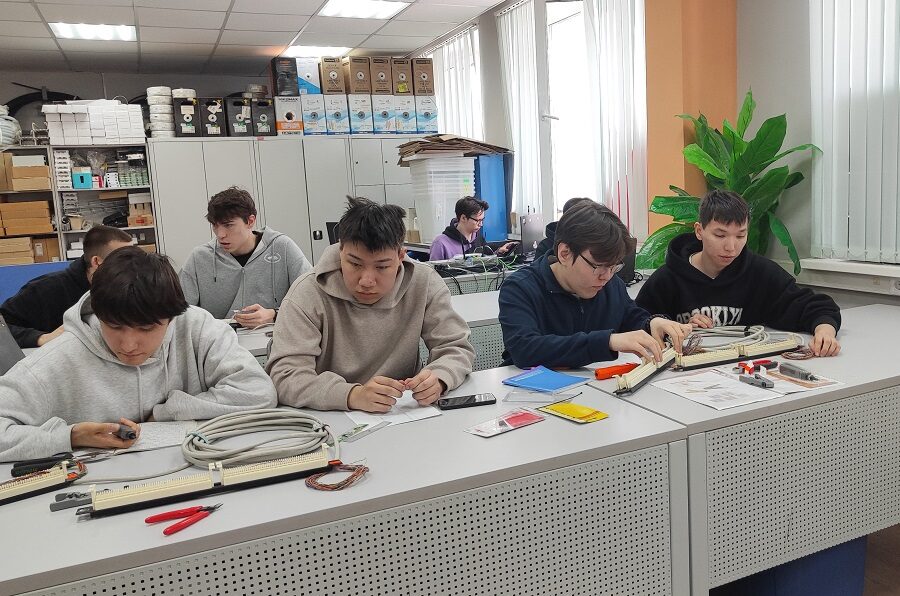 Түөрт уонтан тахса орто үөрэх тэрилтэтэ устудьуоннары үөрэххэ ылыаҕа