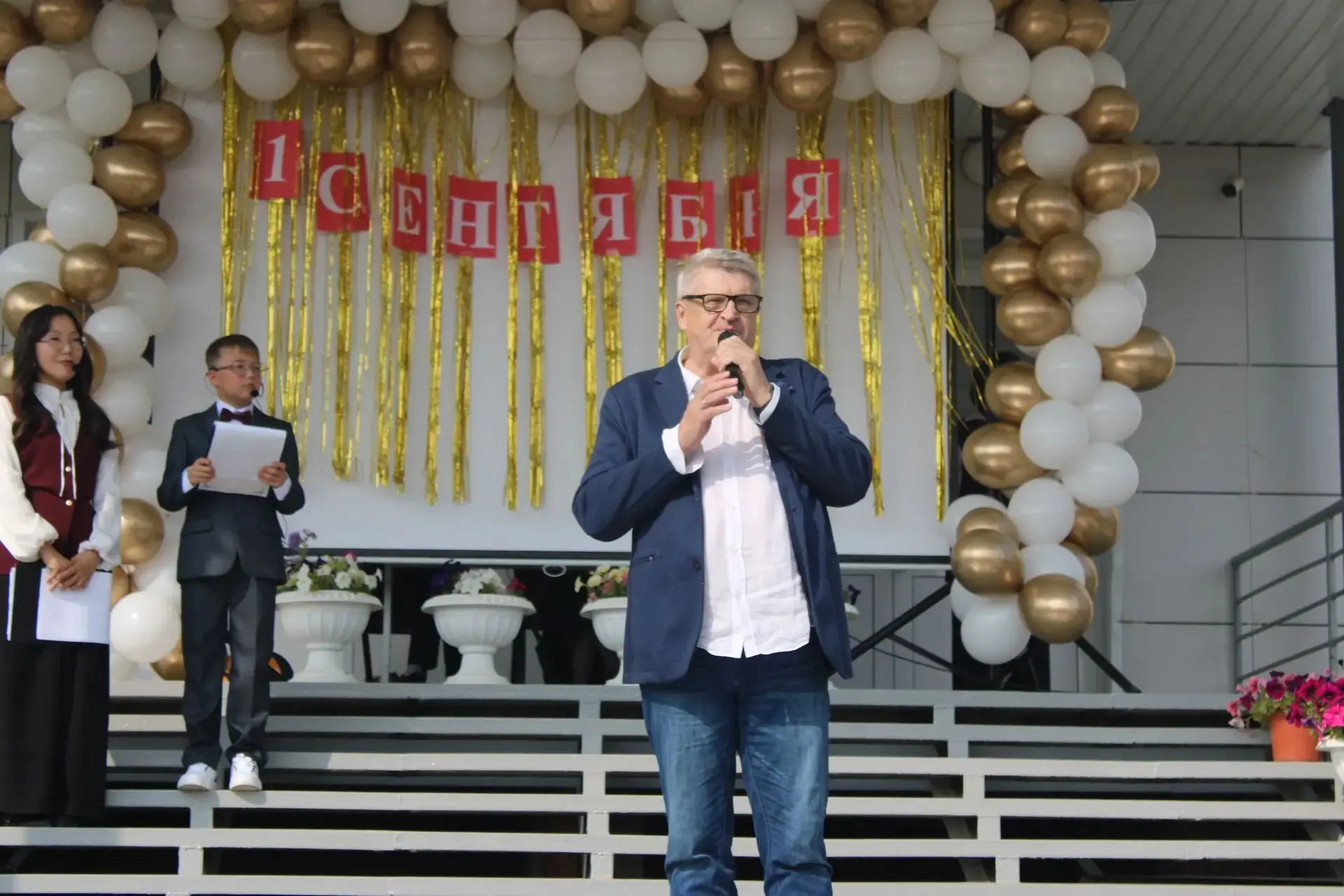 Народные депутаты Ил Тумэна поздравили школьников и студентов с Днем знаний