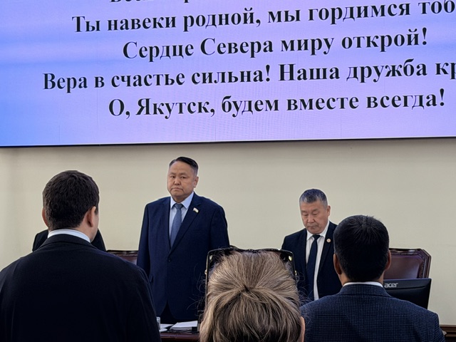 Досок много не бывает. О чем спорили на сессии Якутской гордумы