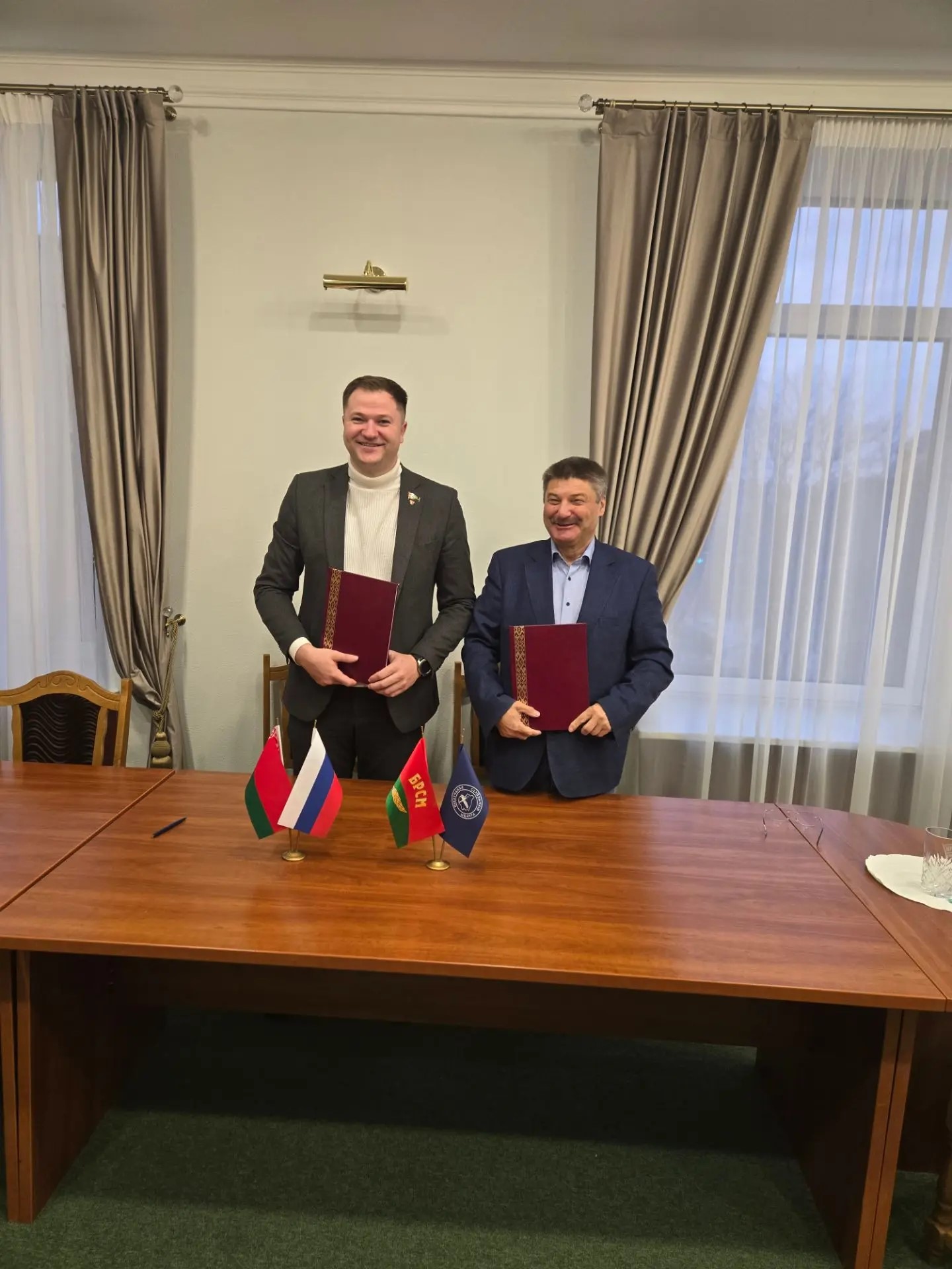 В день рождения комсомола в Минске подписано соглашение о сотрудничестве между БРСМ и АО «Акционерная компания «Железные дороги Якутии»