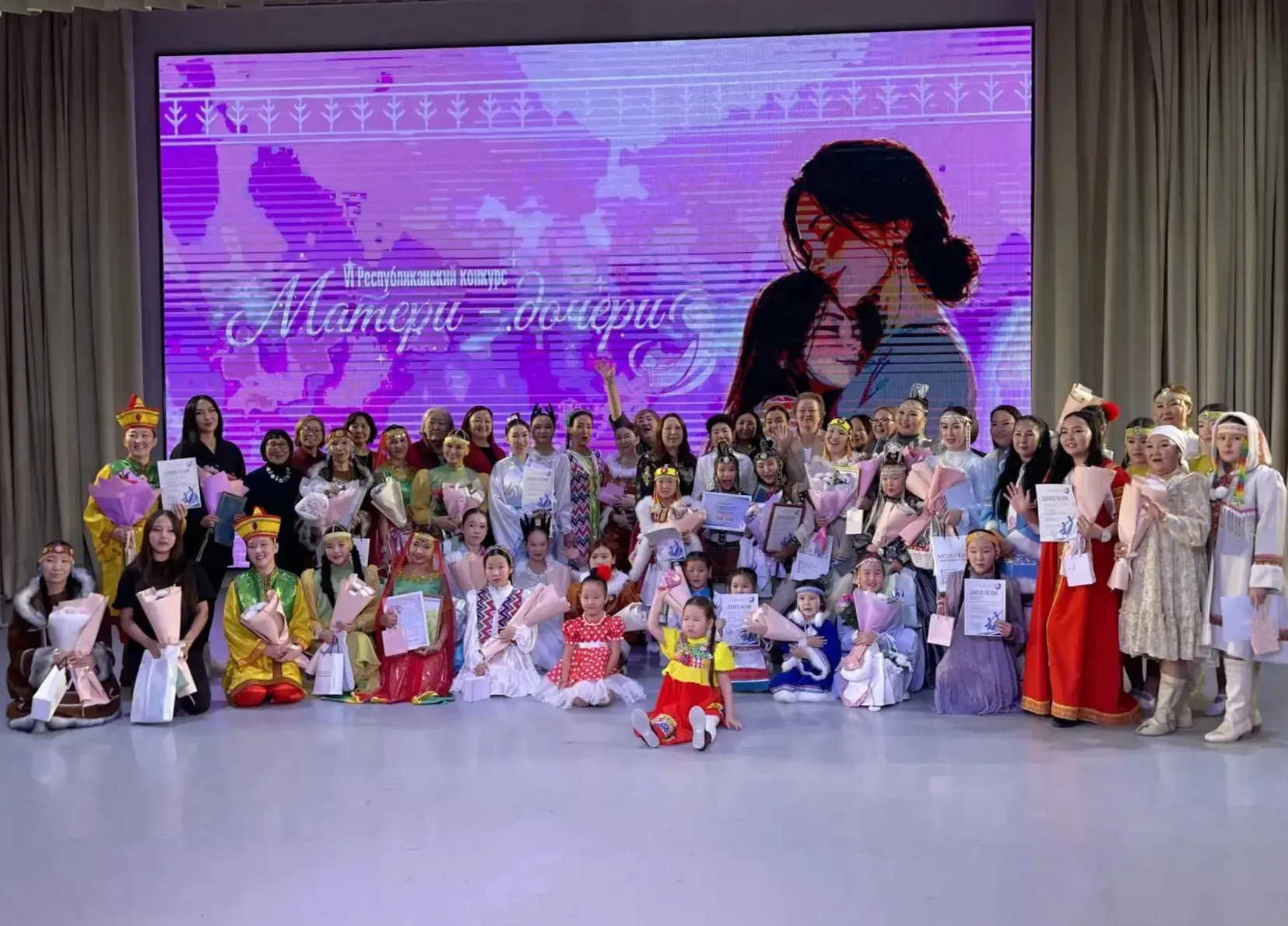 В Якутске подвели итоги VI республиканского конкурса «Матери-дочери»: семья Соловьевых стала обладательницей Гран-при