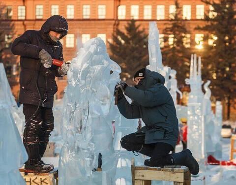 Якутяне одержали победу в конкурсе мастеров по созданию ледовых скульптур в Хабаровске
