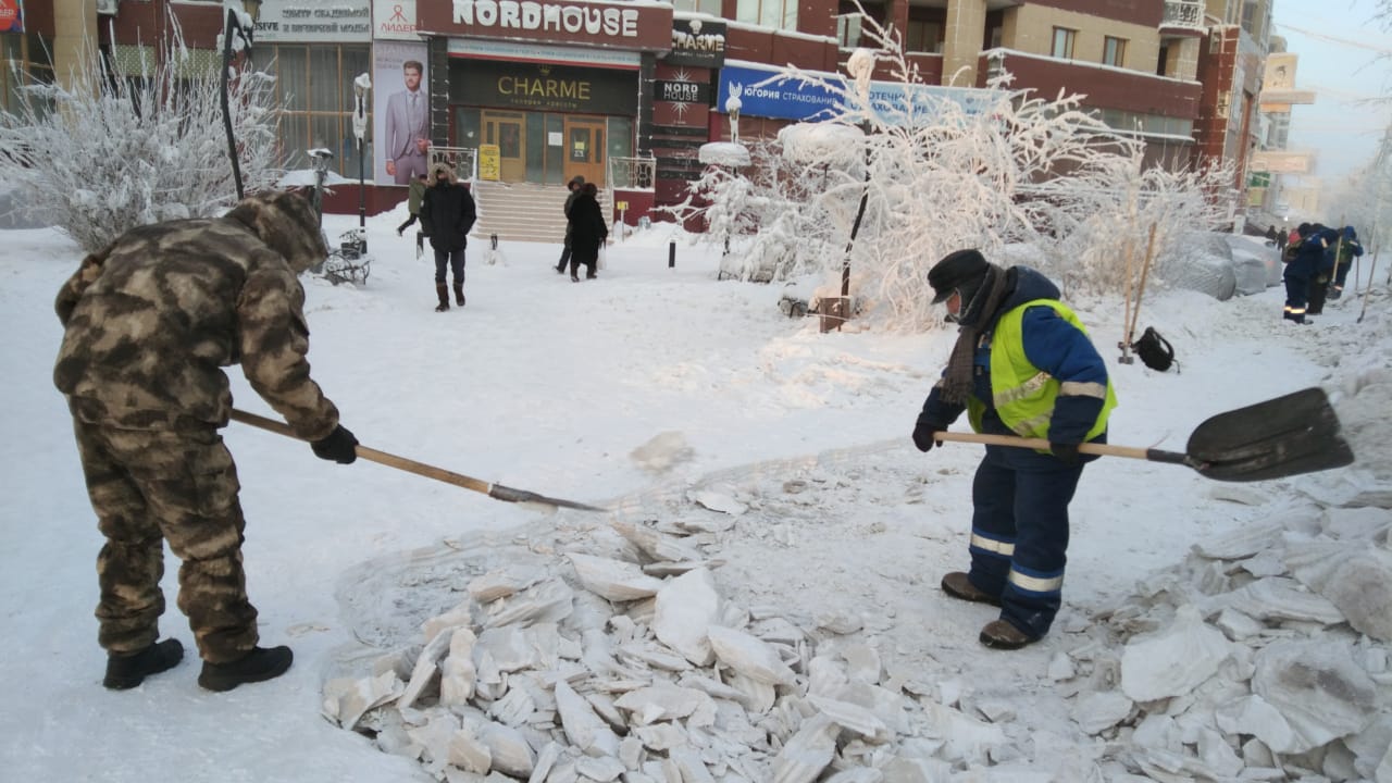 Гагаринский округ лидирует по вывозу снега в Якутске