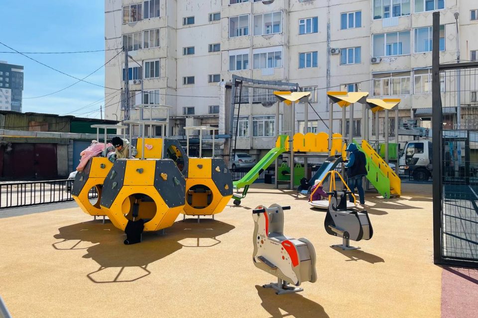 В Якутске приступили к благоустройству 21 дворовой территории