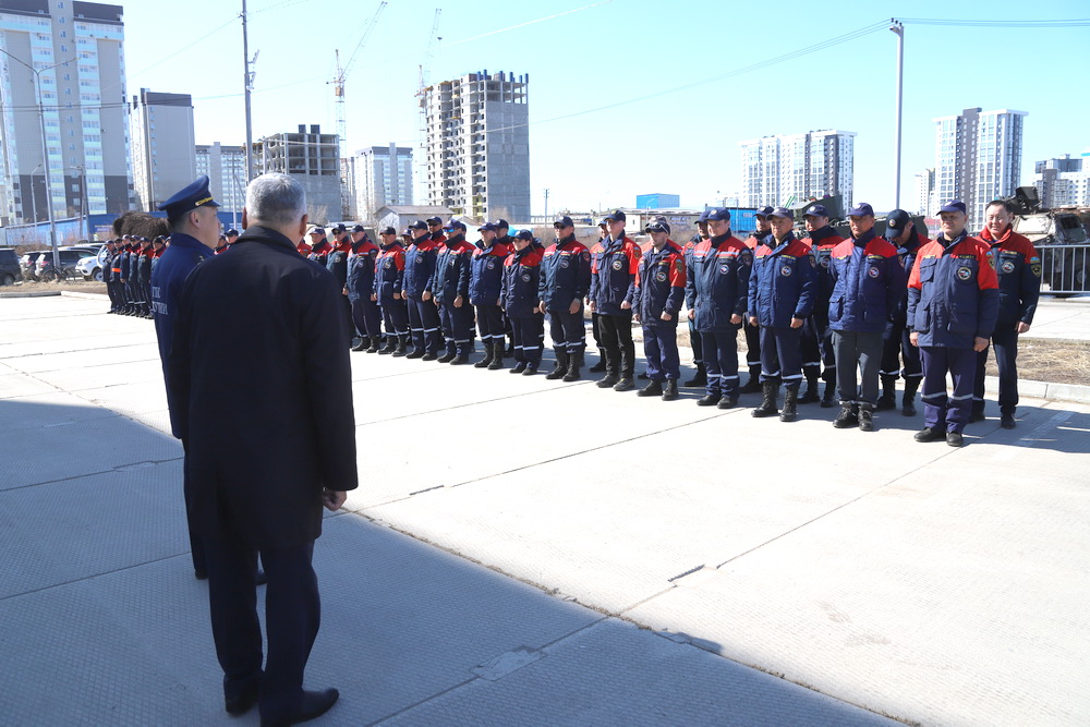 Торжественное построение личного состава в честь Дня Республики
