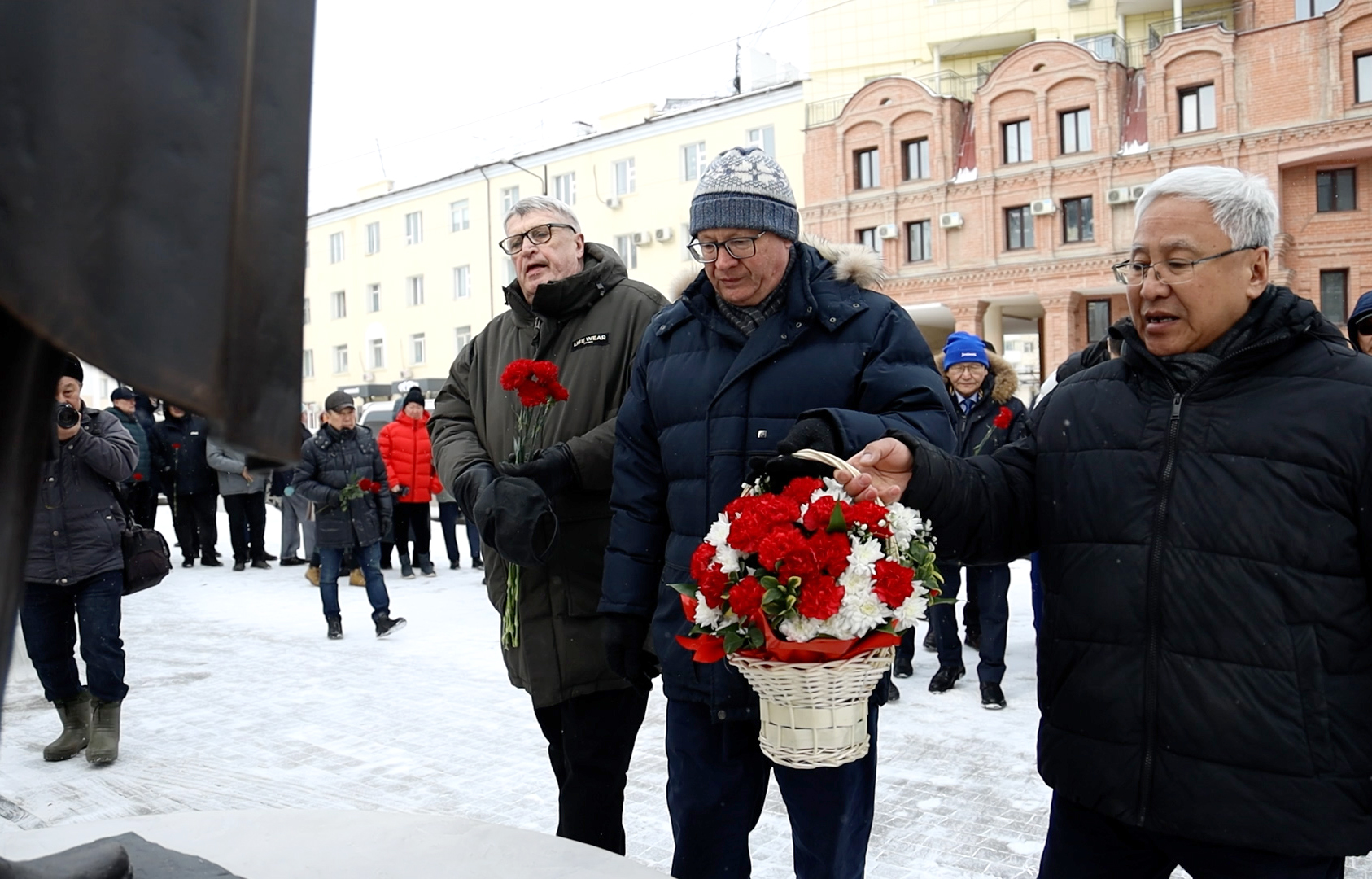 Народные депутаты почтили память председателя Палаты Республики Ил Тумэна Василия Филиппова