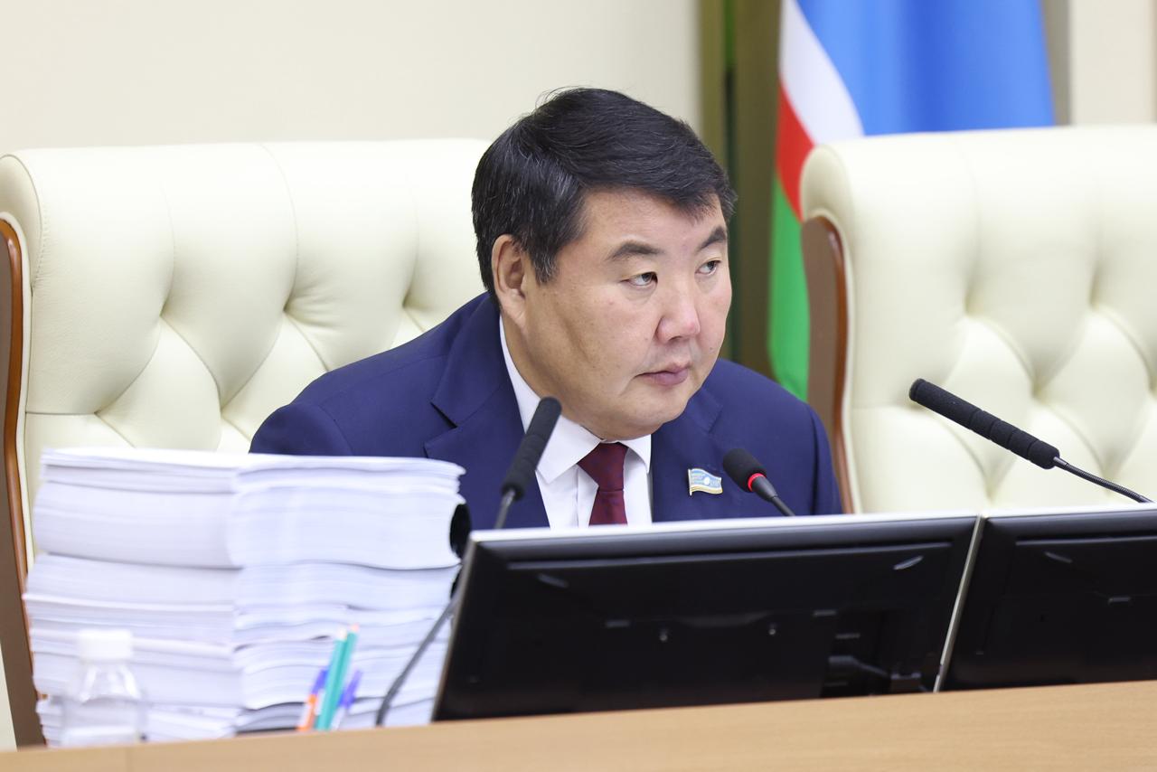 Ил Тумэн начал все жестче оценивать критическую ситуацию в республике